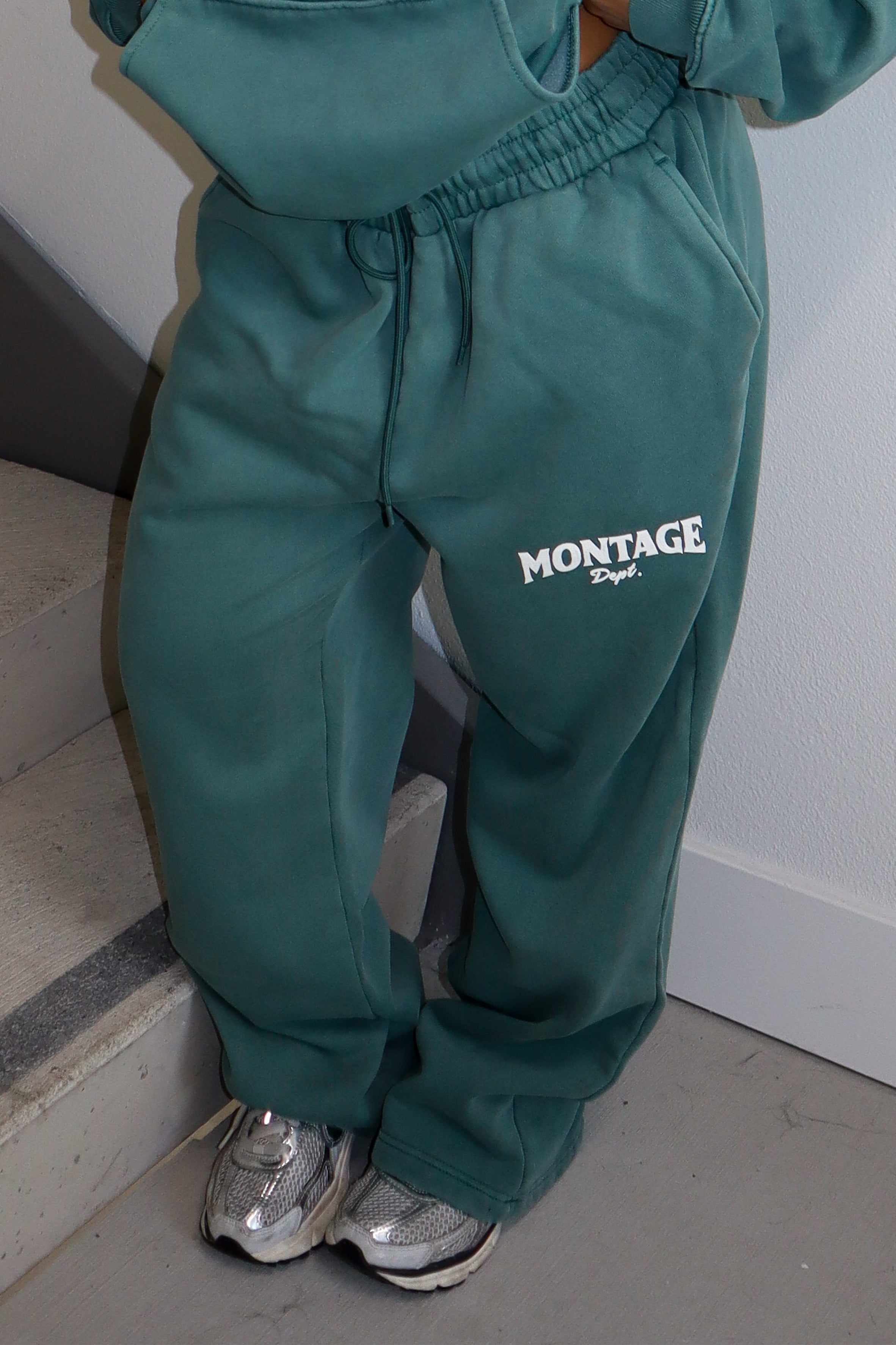 MONTAGE DEPT. BAGGY SWEATS